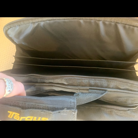 Tarsus Laptop Carrying Case 15.6 inch Black & Grey - Picture 9 of 10